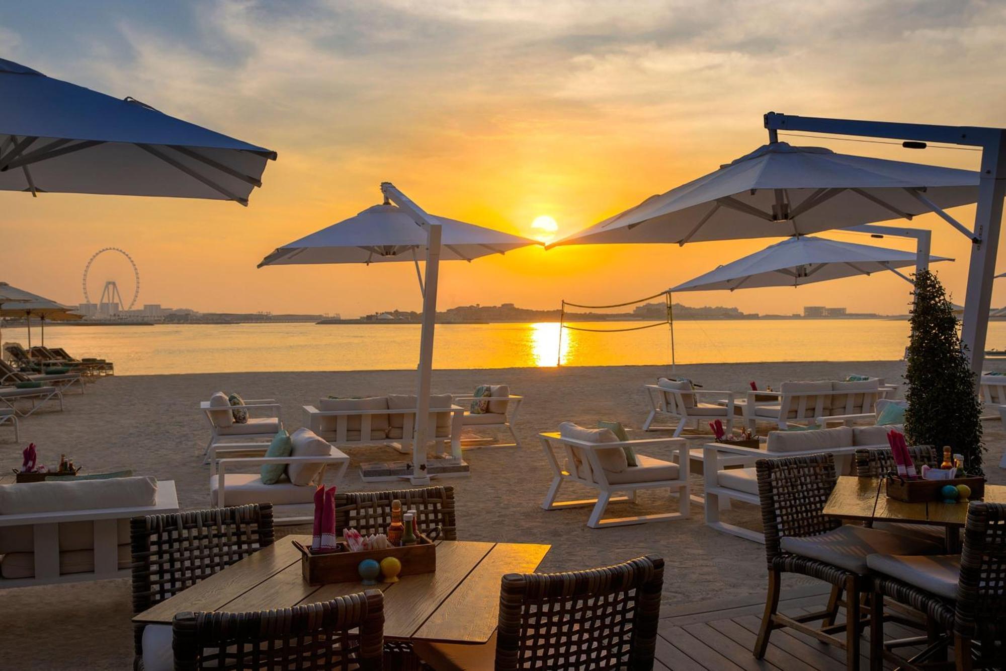 Marriott Resort Palm Jumeirah, Dubai Exterior photo Sunset at the beach