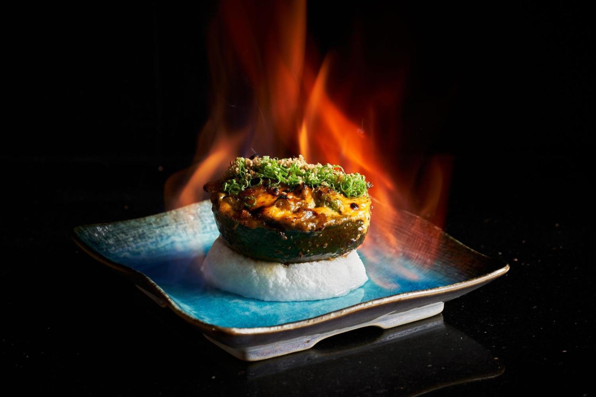 Marriott Resort Palm Jumeirah, Dubai Exterior photo A flaming scallop
