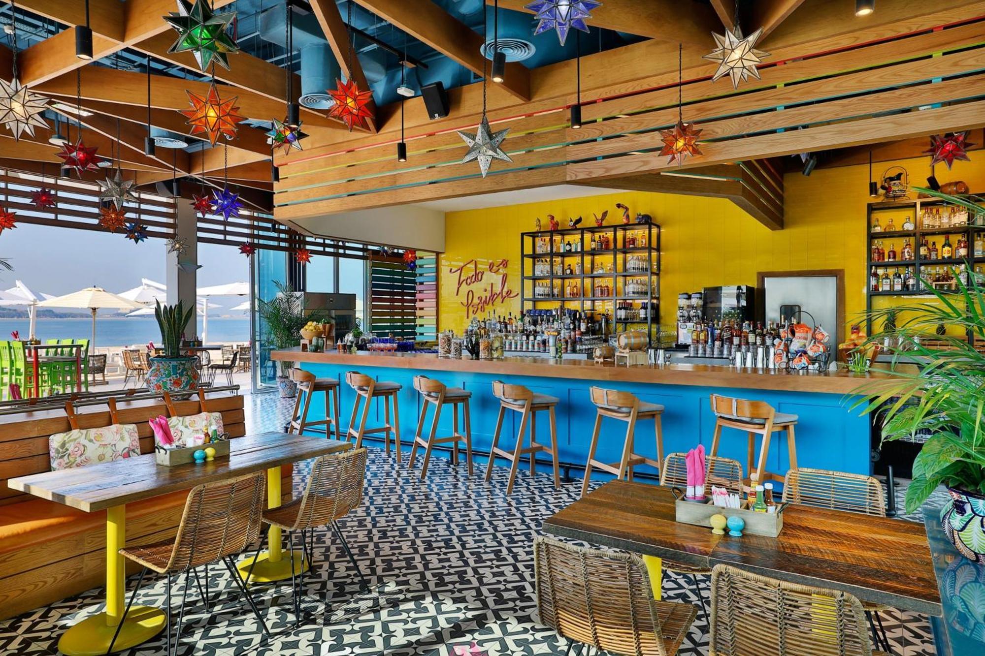 Marriott Resort Palm Jumeirah, Dubai Exterior photo The bar at the rooftop lounge