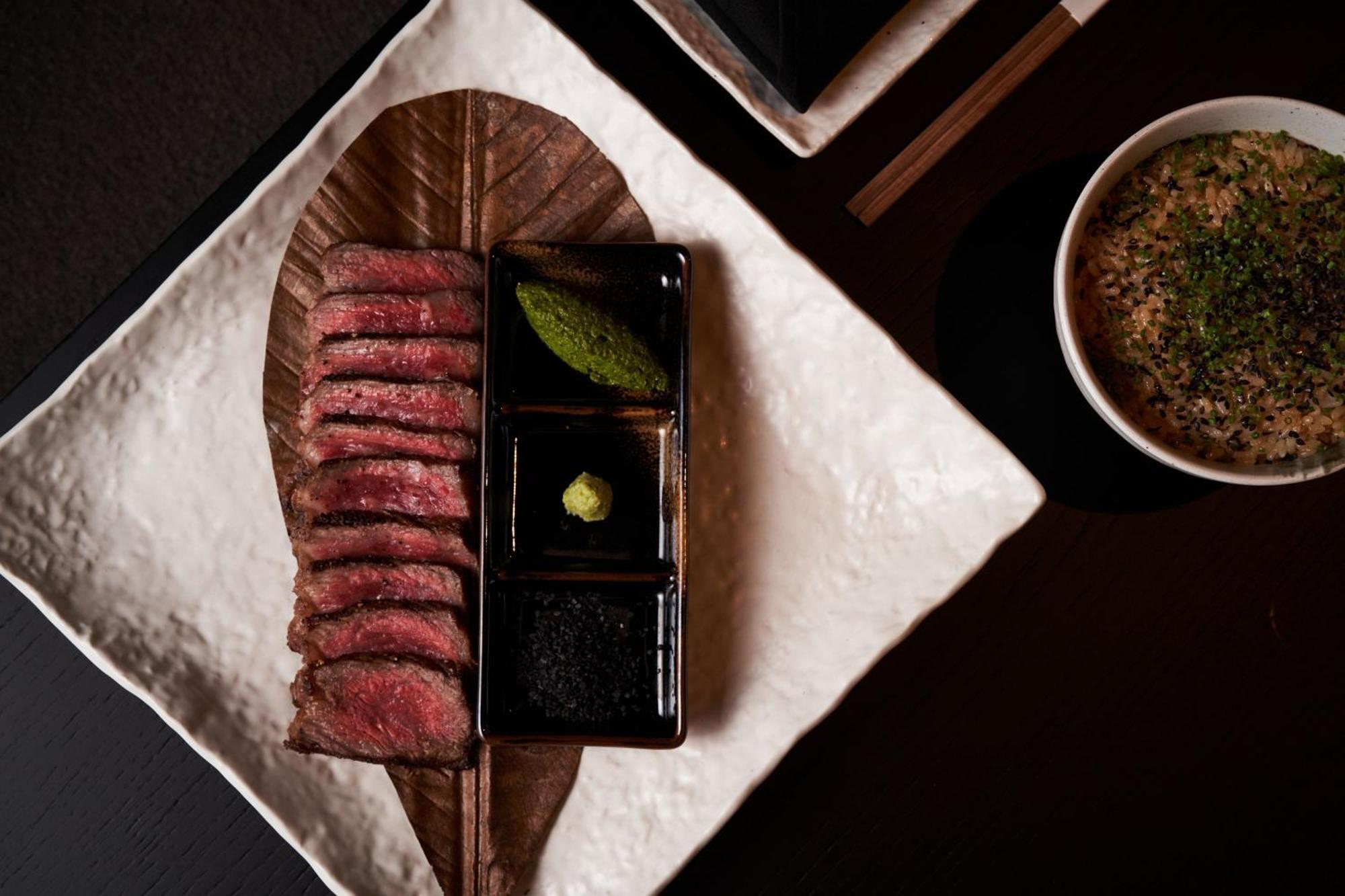 Marriott Resort Palm Jumeirah, Dubai Exterior photo A plate of steak